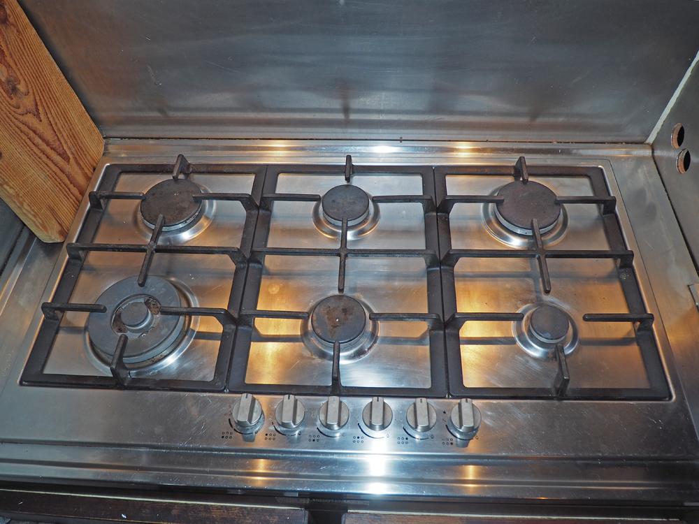 Saloon, Accommodation